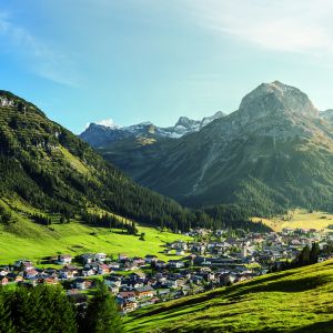 Wandern in Lech am Arlberg © LechZuersTourismus by Hanno Mackowitz